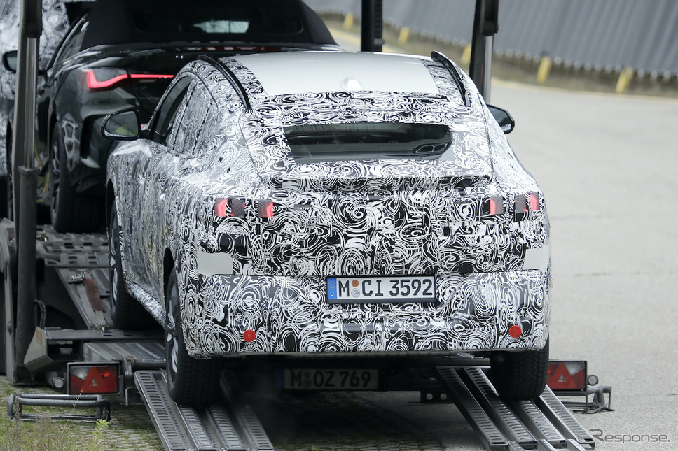 BMW X2 次期型プロトタイプ(スクープ写真)《APOLLO NEWS SERVICE》