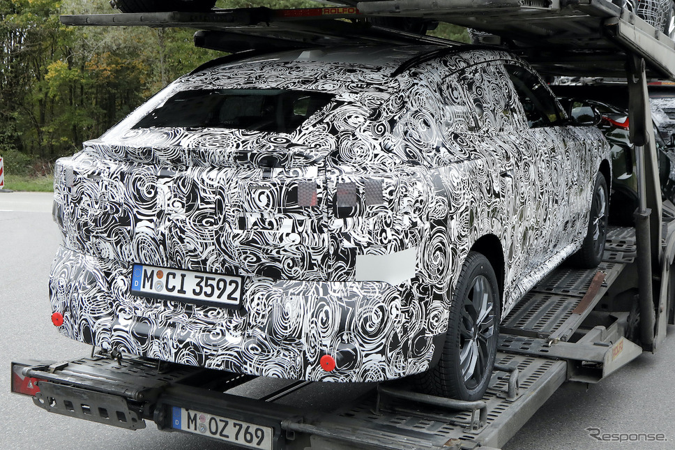 BMW X2 次期型プロトタイプ(スクープ写真)《APOLLO NEWS SERVICE》