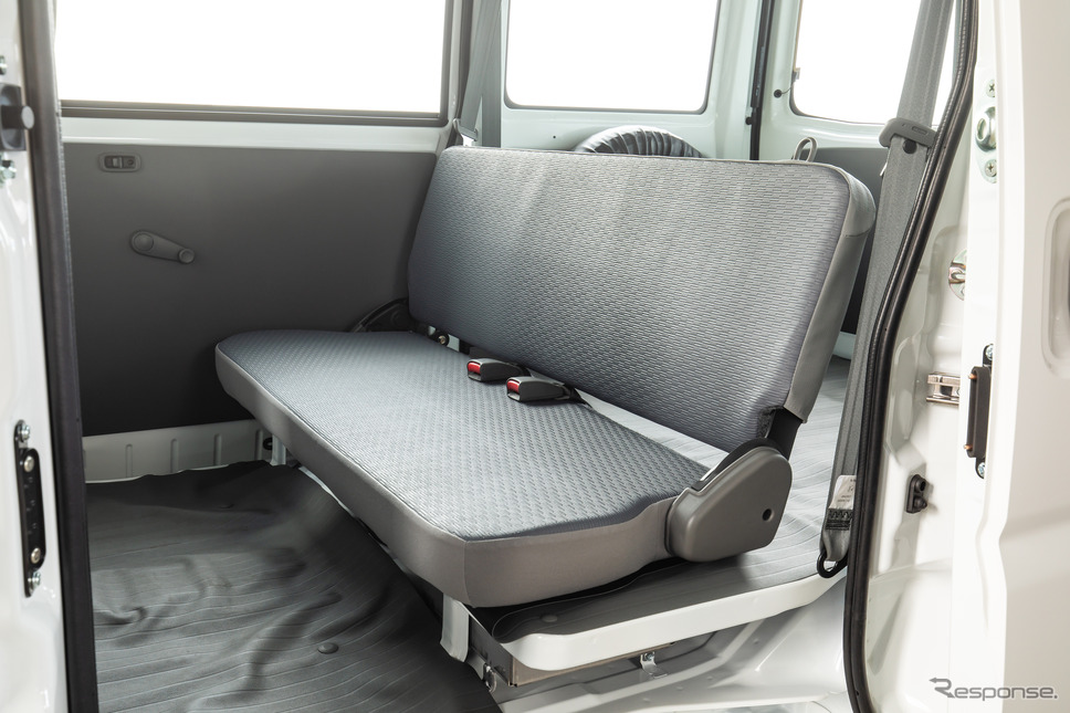 三菱ミニキャブ・ミーブ：４シーターの後部座席《写真提供 三菱自動車》
