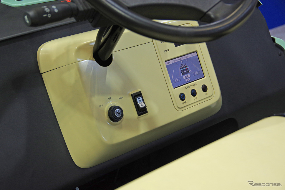 ヤマハ発動機が公開した「Auto Guided Orchard Support vehicle」(果樹園作業支援自動走行車)《写真撮影 宮崎壮人》