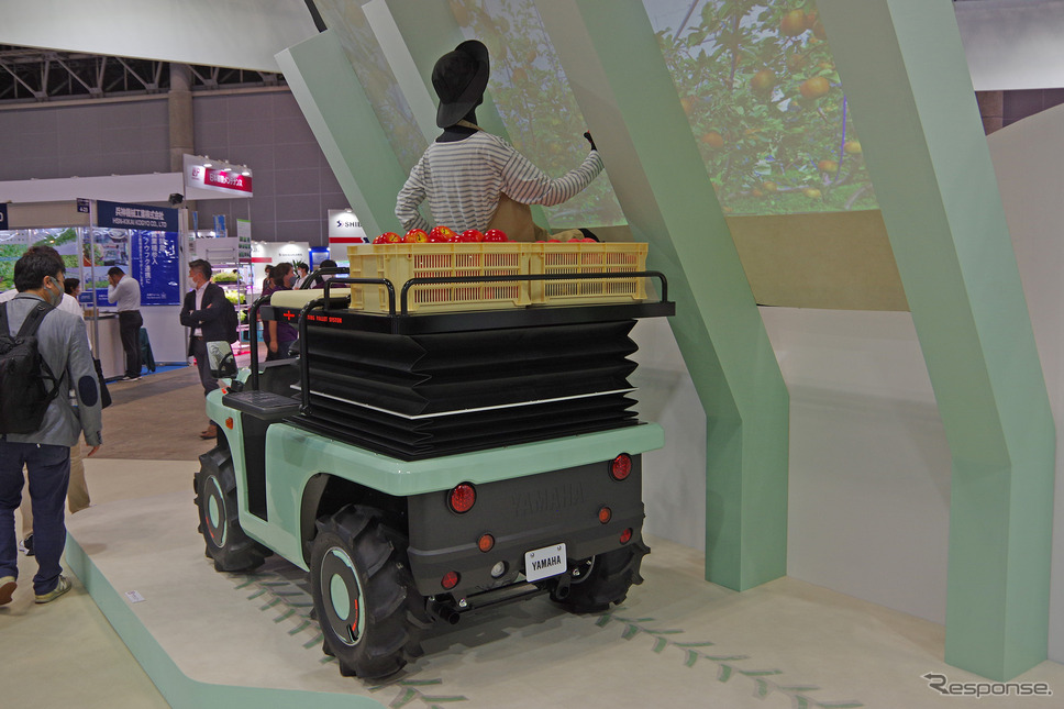 ヤマハ発動機が公開した「Auto Guided Orchard Support vehicle」(果樹園作業支援自動走行車)《写真撮影 宮崎壮人》