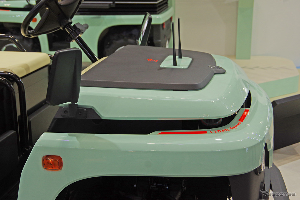ヤマハ発動機が公開した「Auto Guided Orchard Support vehicle」(果樹園作業支援自動走行車)《写真撮影 宮崎壮人》