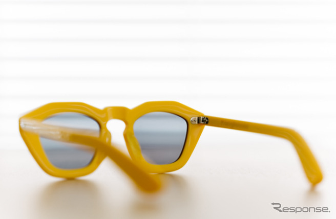 カングーに似合うサングラス「Kanglasses」《写真提供 ルノー・ジャポン》