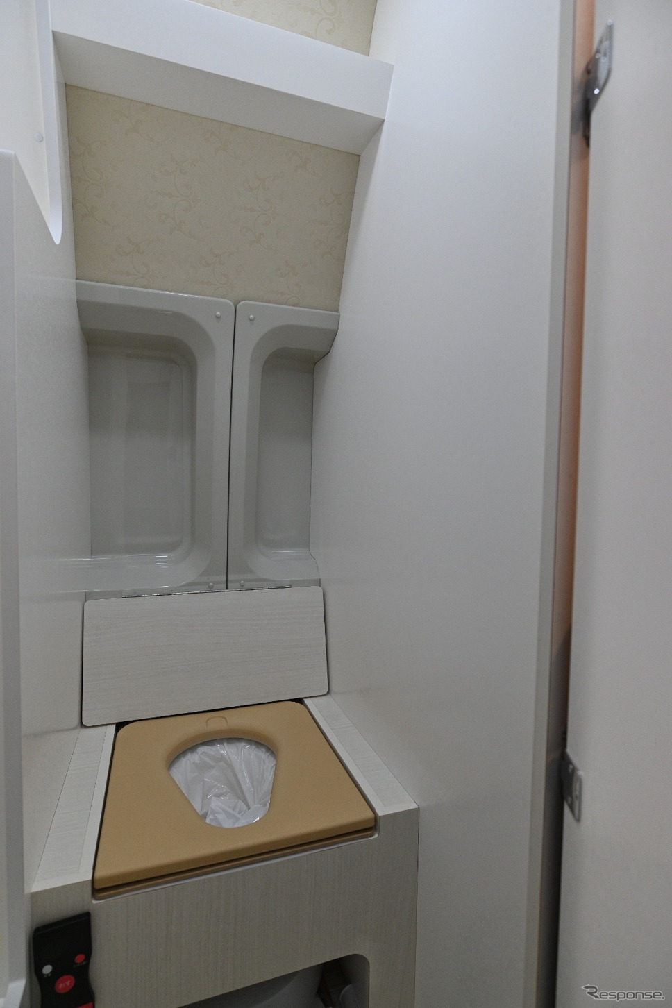 トイレとしても使えるマルチルーム《写真 廣井誠》