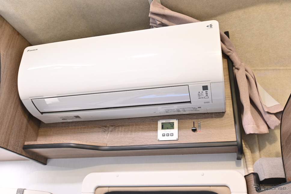 キャンピングカーランド「セレンゲティ525」のエアコン《写真 廣井誠》