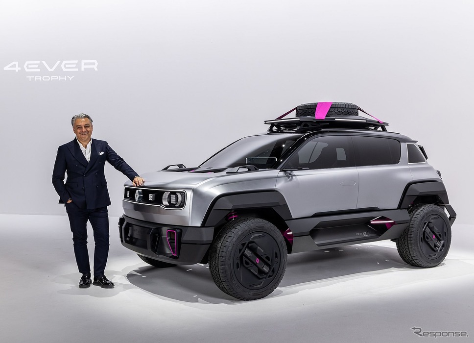 ルノー 4エバー・トロフィー とルカ・デ・メオCEO(パリモーターショー2022)《photo by Renault》