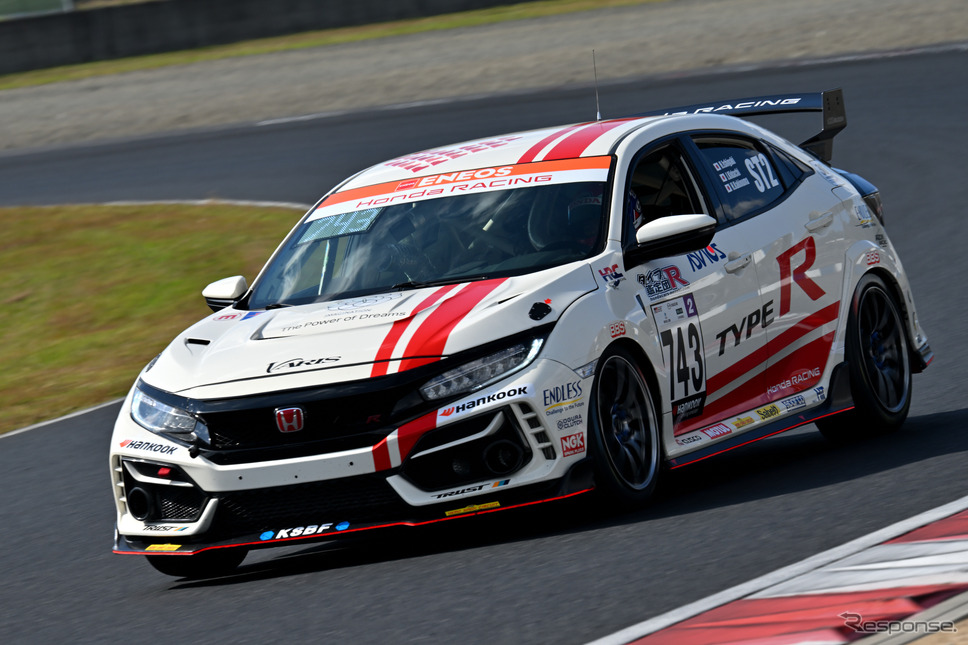 743号車Honda R&D Challenge FK8と若手エンジニア達《写真撮影 雪岡直樹》
