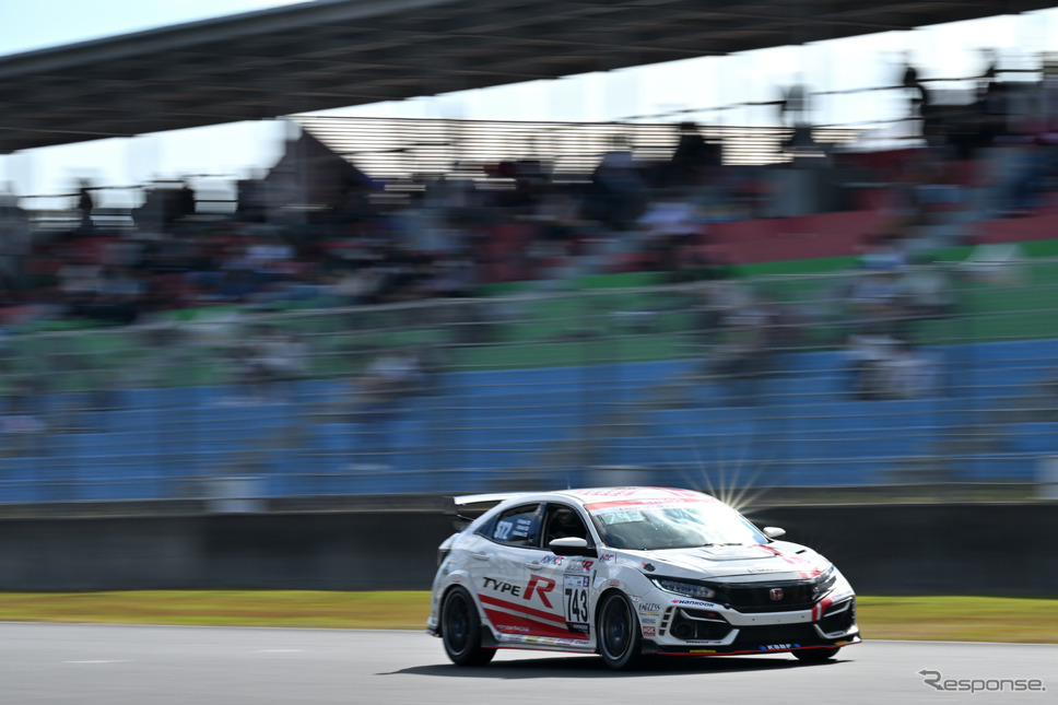 743号車Honda R&D Challenge FK8と若手エンジニア達《写真撮影 雪岡直樹》
