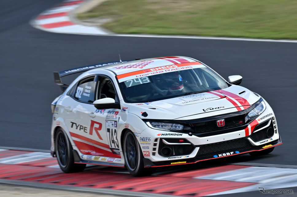 743号車Honda R&D Challenge FK8と若手エンジニア達《写真撮影 雪岡直樹》