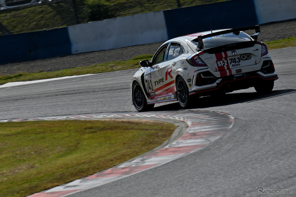 743号車Honda R&D Challenge FK8と若手エンジニア達《写真撮影 雪岡直樹》