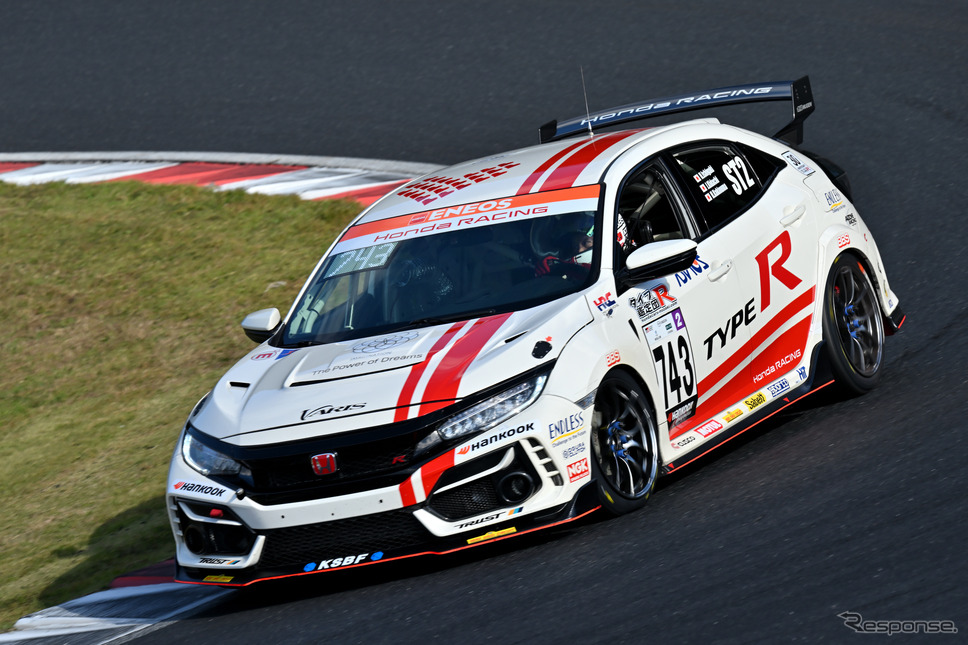 743号車Honda R&D Challenge FK8と若手エンジニア達《写真撮影 雪岡直樹》