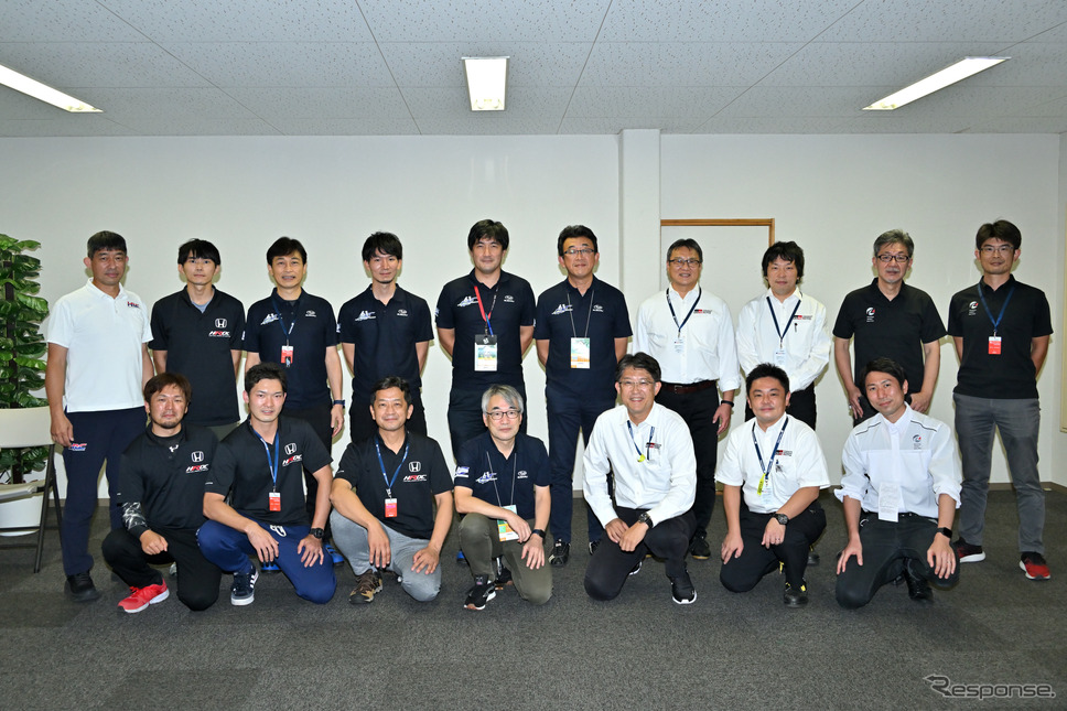 743号車Honda R&D Challenge FK8と若手エンジニア達《写真撮影 雪岡直樹》