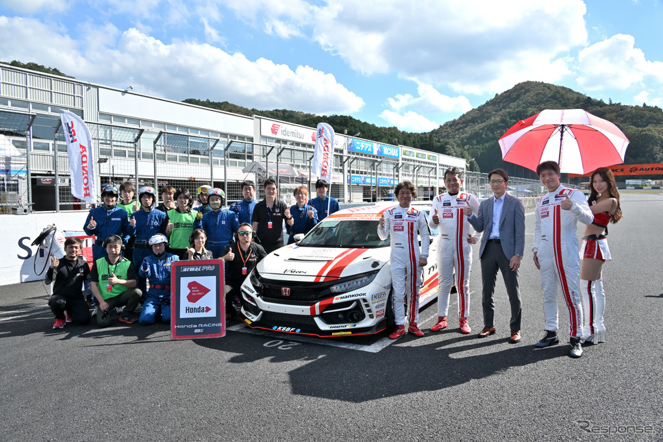 743号車Honda R&D Challenge FK8と若手エンジニア達《写真撮影 雪岡直樹》