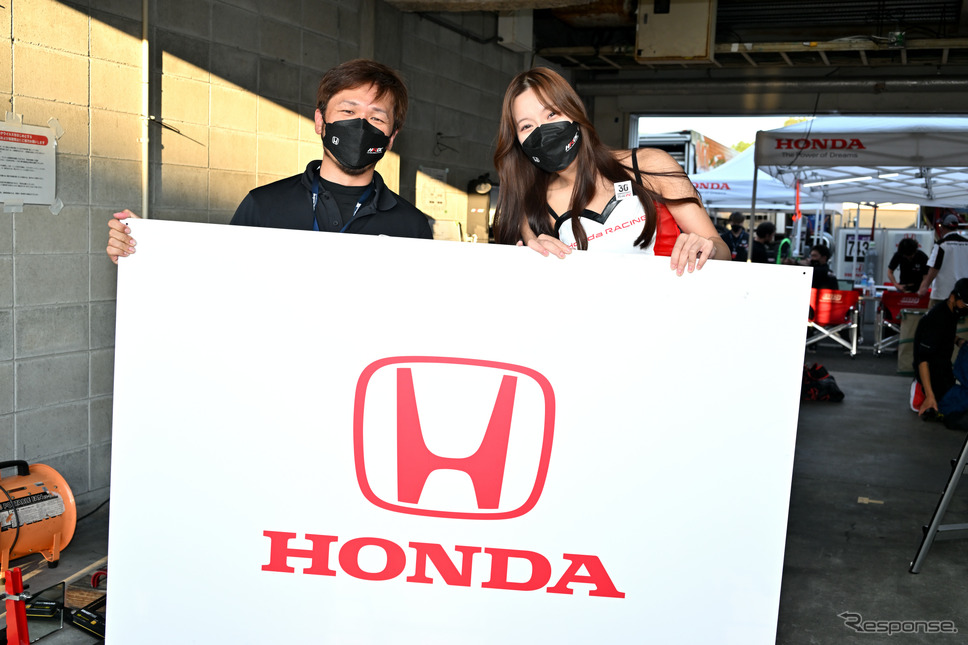 743号車Honda R&D Challenge FK8と若手エンジニア達《写真撮影 雪岡直樹》