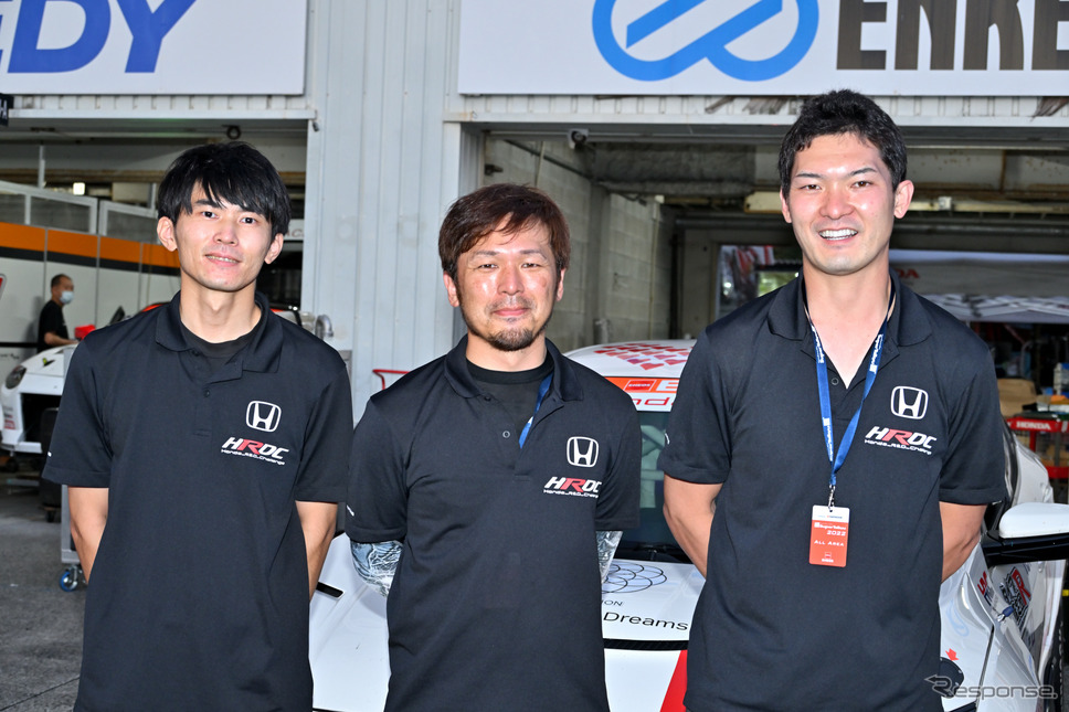 743号車Honda R&D Challenge FK8と若手エンジニア達《写真撮影 雪岡直樹》