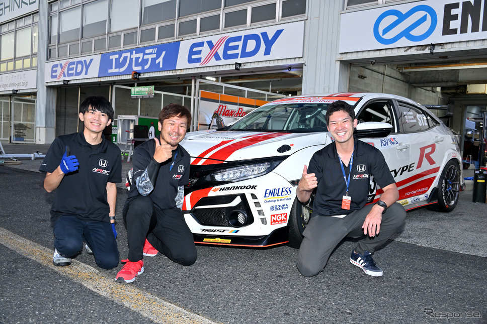 743号車Honda R&D Challenge FK8と若手エンジニア達《写真撮影 雪岡直樹》