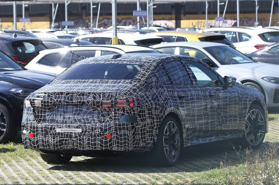 BMW i5 M60 プロトタイプ(スクープ写真)《APOLLO NEWS SERVICE》