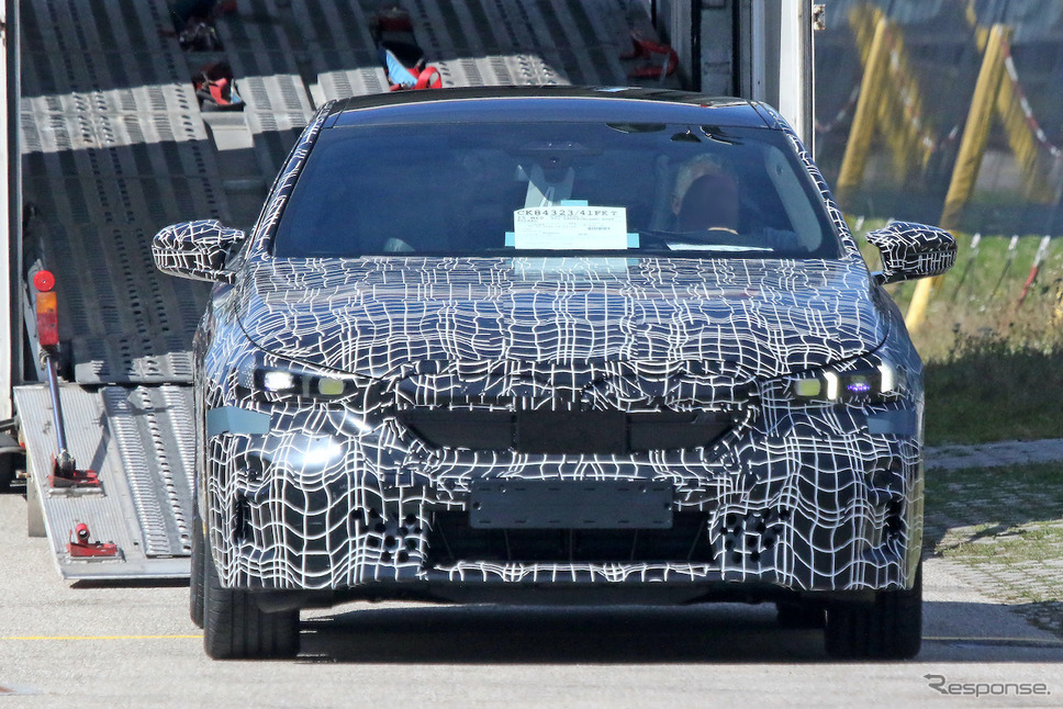 BMW i5 M60 プロトタイプ(スクープ写真)《APOLLO NEWS SERVICE》