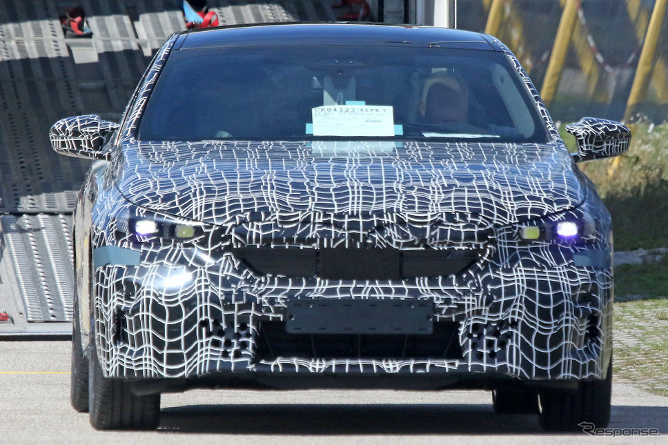 BMW i5 M60 プロトタイプ(スクープ写真)《APOLLO NEWS SERVICE》