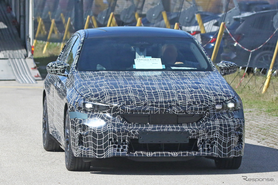 BMW i5 M60 プロトタイプ(スクープ写真)《APOLLO NEWS SERVICE》