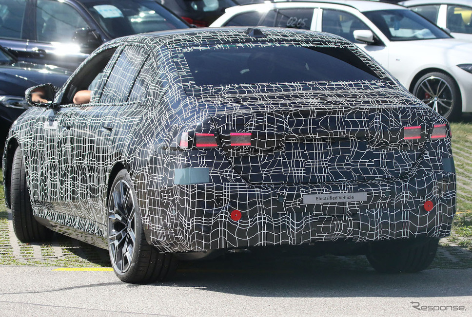 BMW i5 M60 プロトタイプ(スクープ写真)《APOLLO NEWS SERVICE》