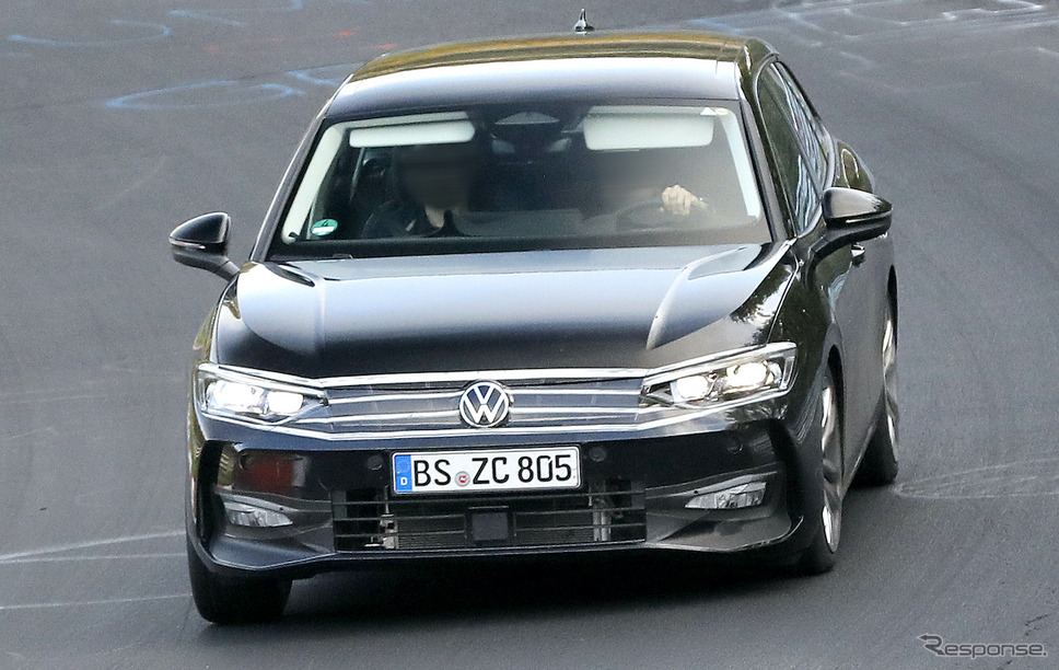 VW パサートヴァリアント PHEVモデルの次期型プロトタイプ(スクープ写真)《APOLLO NEWS SERVICE》
