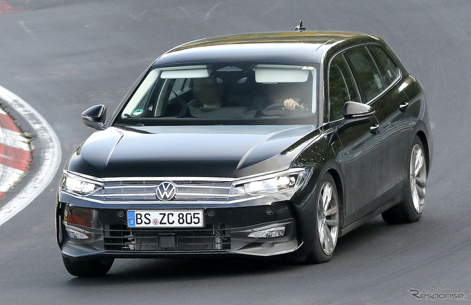 VW パサートヴァリアント PHEVモデルの次期型プロトタイプ(スクープ写真)《APOLLO NEWS SERVICE》