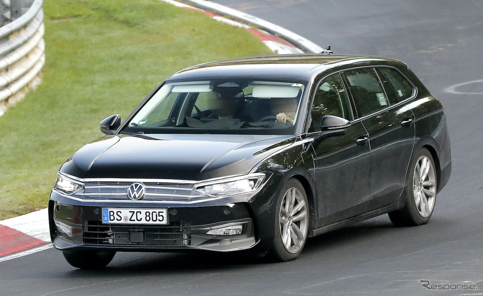 VW パサートヴァリアント PHEVモデルの次期型プロトタイプ(スクープ写真)《APOLLO NEWS SERVICE》