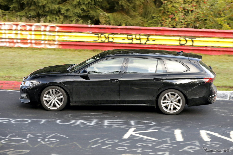 VW パサートヴァリアント PHEVモデルの次期型プロトタイプ(スクープ写真)《APOLLO NEWS SERVICE》