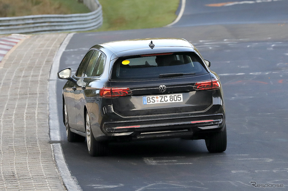VW パサートヴァリアント PHEVモデルの次期型プロトタイプ(スクープ写真)《APOLLO NEWS SERVICE》