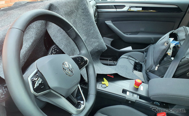 VW パサートヴァリアント PHEVモデルの次期型プロトタイプ(スクープ写真)《APOLLO NEWS SERVICE》