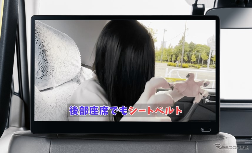 シートベルト着用を促す貞子タクシー限定の映像《写真提供 ニューステクノロジー》