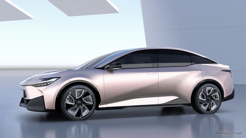 トヨタが2021年、BEV戦略を発表する中で公開された『bZセダン』コンセプト《写真提供 トヨタ自動車》