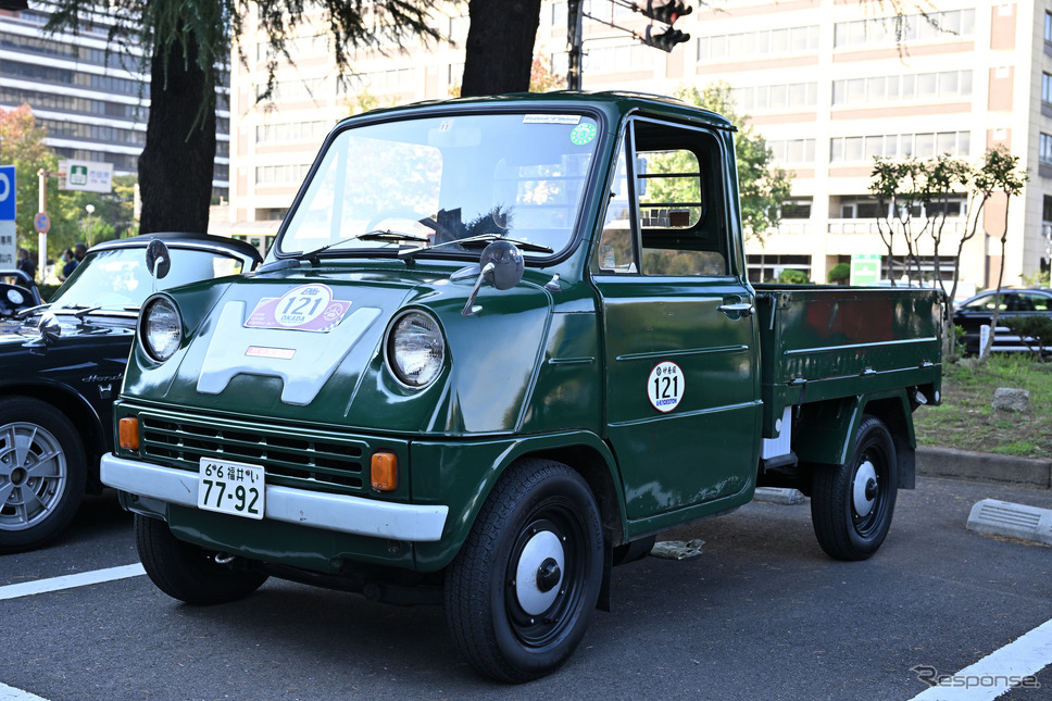 パレードの参加車両《写真撮影 廣井誠》