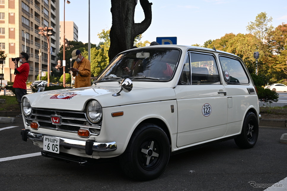 パレードの参加車両《写真撮影 廣井誠》