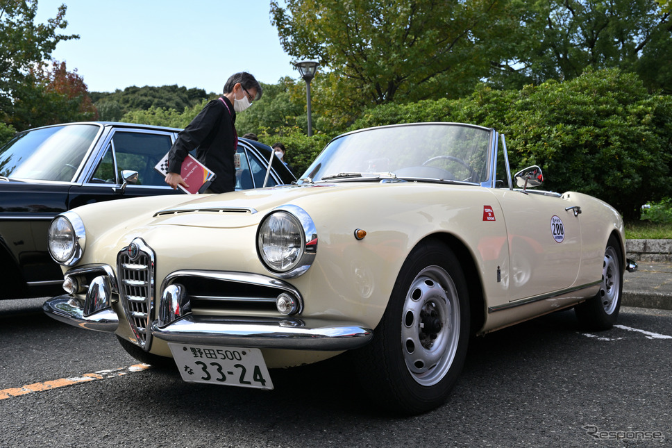 パレードの参加車両《写真撮影 廣井誠》