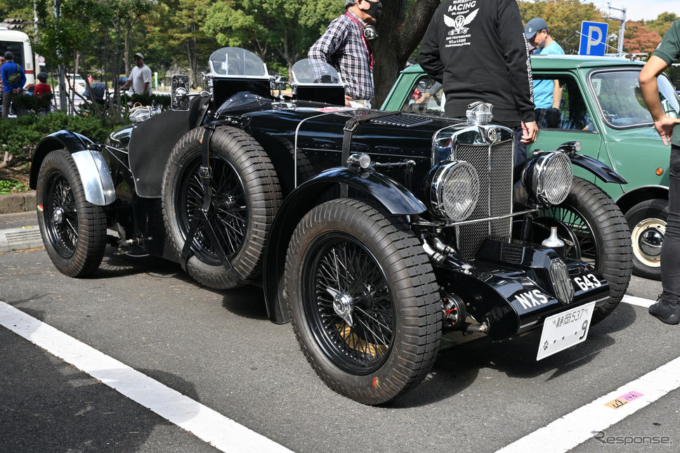 パレードの参加車両《写真撮影 廣井誠》