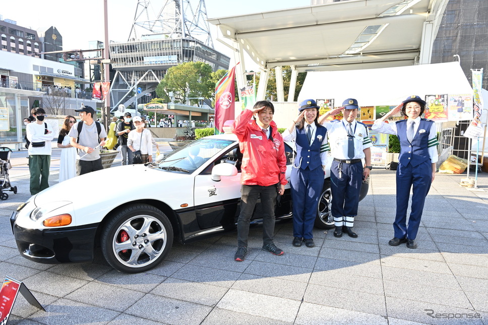 三菱「GTO」をベースとしたパトカーと愛知県警の警察官ら《写真撮影 廣井誠》