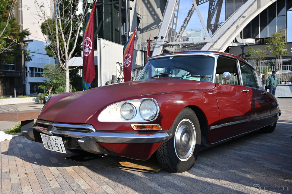 「シャンゼリゼの風」展で展示されたシトロエンの車両《写真撮影 廣井誠》