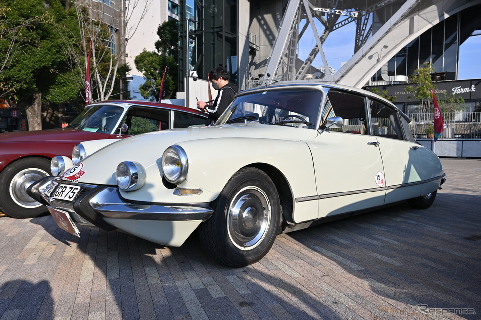 「シャンゼリゼの風」展で展示されたシトロエンの車両《写真撮影 廣井誠》