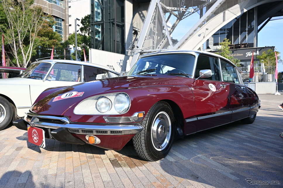 「シャンゼリゼの風」展で展示されたシトロエンの車両《写真撮影 廣井誠》