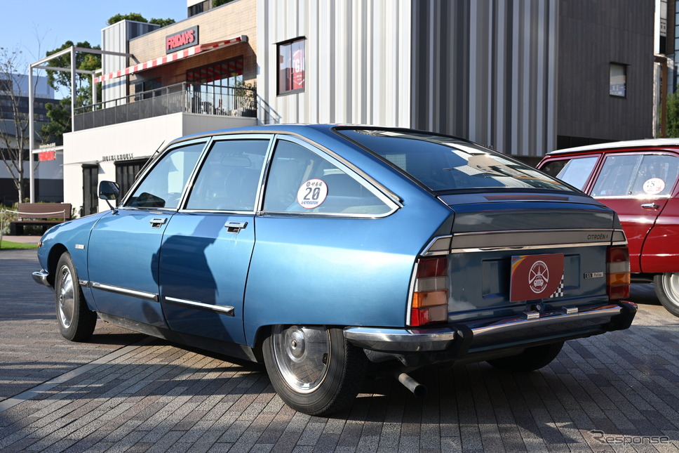 「シャンゼリゼの風」展で展示されたシトロエンの車両《写真撮影 廣井誠》