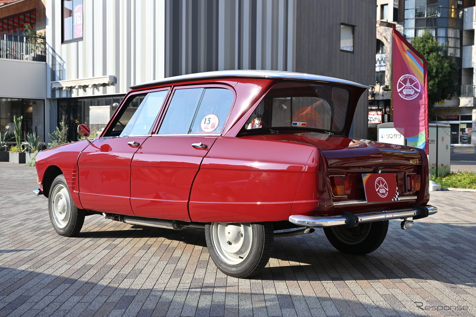 「シャンゼリゼの風」展で展示されたシトロエンの車両《写真撮影 廣井誠》