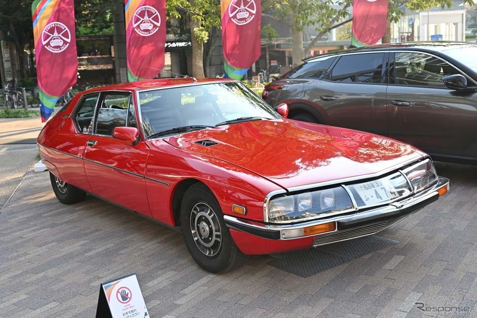 「シャンゼリゼの風」展で展示されたシトロエンの車両《写真撮影 廣井誠》