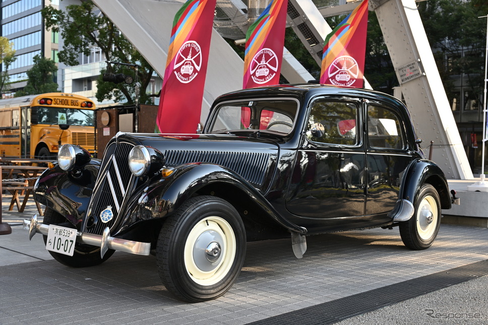 「シャンゼリゼの風」展で展示されたシトロエンの車両《写真撮影 廣井誠》