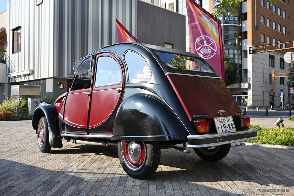 「シャンゼリゼの風」展で展示されたシトロエンの車両《写真撮影 廣井誠》
