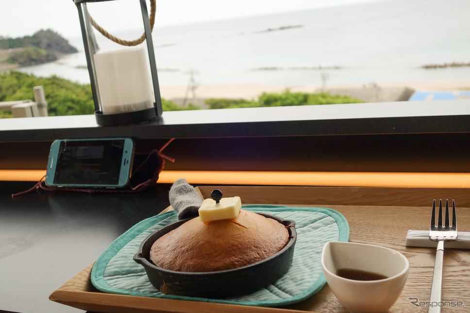 和田珍味ではパンケーキが人気らしい。ふっくらした味わいだった。《写真撮影 井元康一郎》