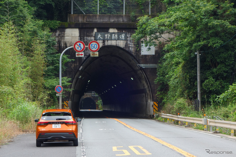 島根・石見銀山付近は山陰道の開通で国道9号線はガラ空き。ドライブしていて楽しいのはもちろん国道9号線のほう。《写真撮影 井元康一郎》