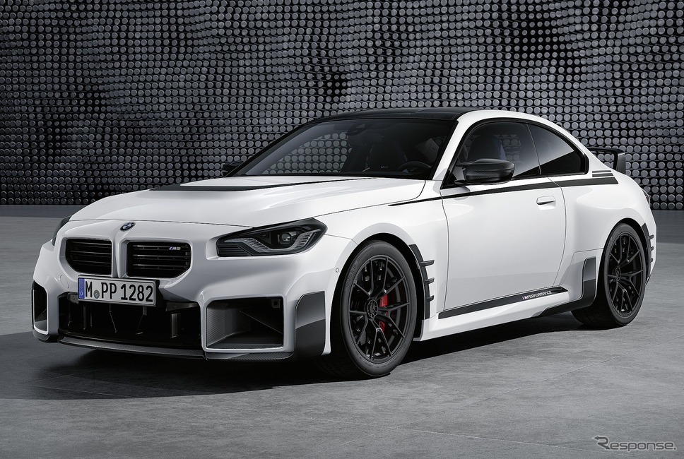 BMW M2 新型の「Mパフォーマンスパーツ」装着車《photo by BMW》