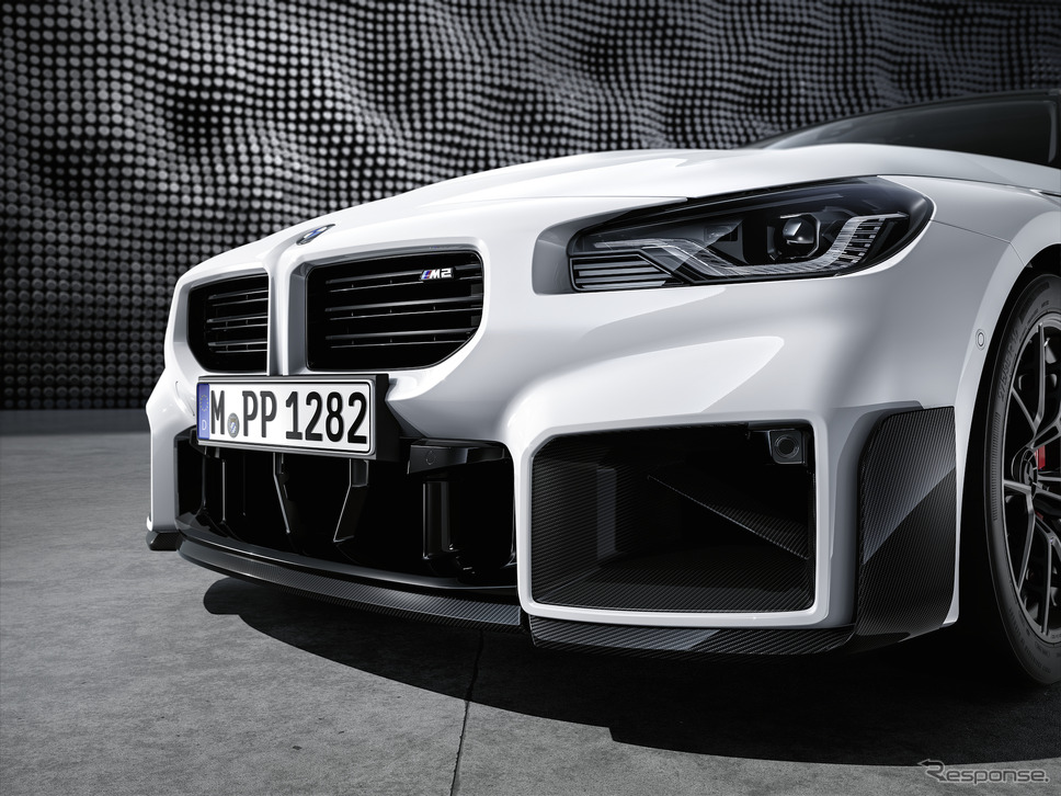 BMW M2 新型の「Mパフォーマンスパーツ」装着車《photo by BMW》